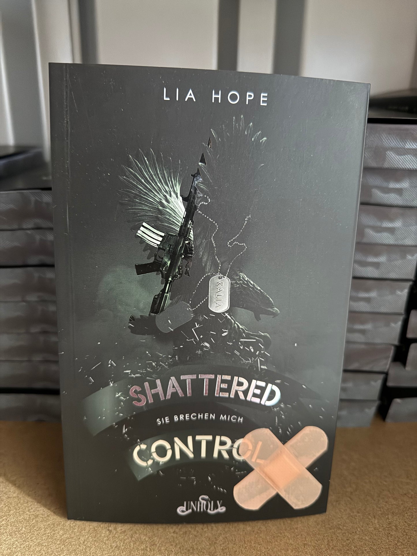MÄNGELEXEMPLAR- Shattered Control Band 1